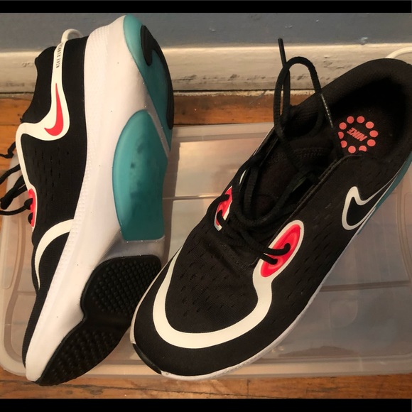 Running Shoes - Picture 3 of 5